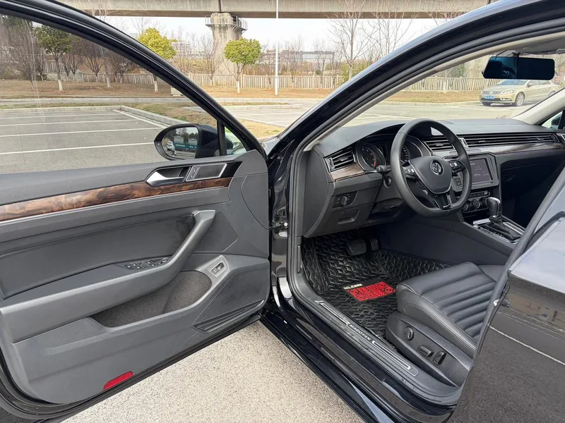 Volkswagen Magotan 2019 330TSI DSG Luxury type Country VI exterior photo 8 Volkswagen Magotan 2019 330TSI DSG Luxury type Country VI exterior photo 8