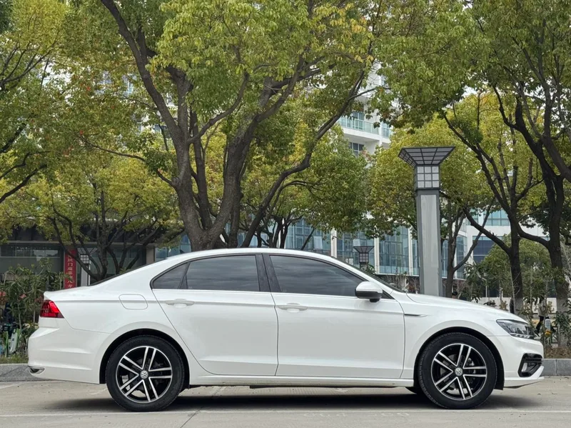 Volkswagen Lamando 2019 280TSI DSG Comfort Edition China V exterior photo 4 Volkswagen Lamando 2019 280TSI DSG Comfort Edition China V exterior photo 4