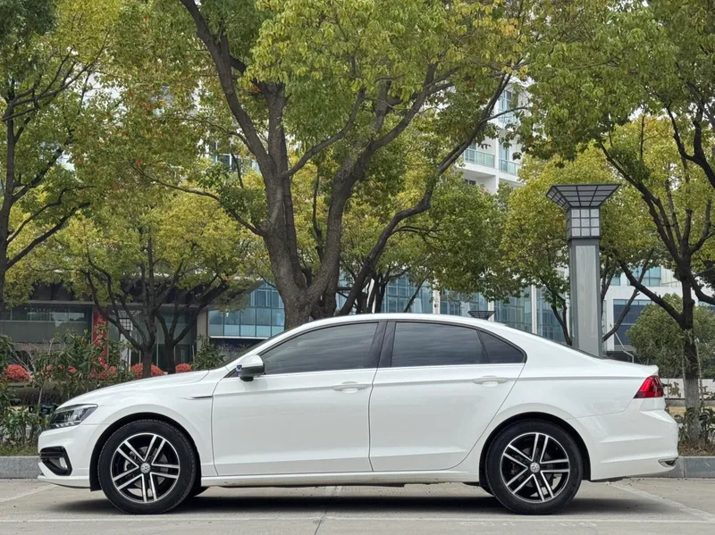 Volkswagen Lamando 2019 280TSI DSG Comfort Edition China V exterior photo 8 Volkswagen Lamando 2019 280TSI DSG Comfort Edition China V exterior photo 8