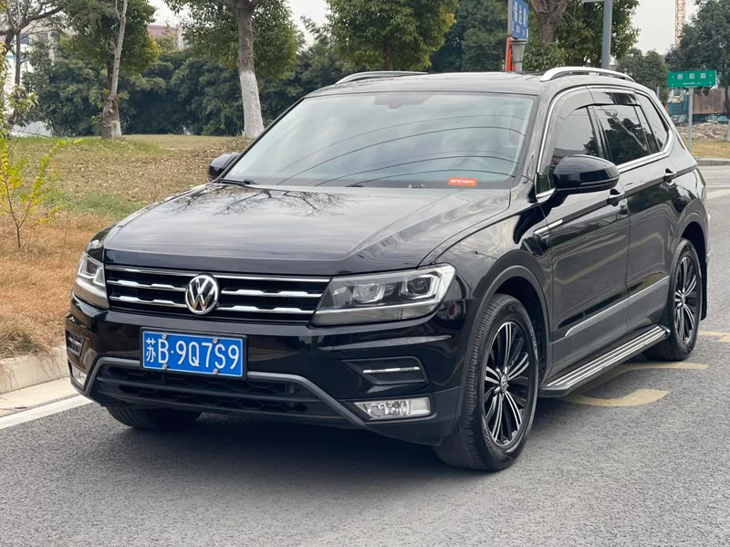 Volkswagen Tiguan L 2020 330TSI Automatic two-wheel drive panoramic comfort version Country VI exterior photo 1 Volkswagen Tiguan L 2020 330TSI Automatic two-wheel drive panoramic comfort version Country VI exterior photo 1