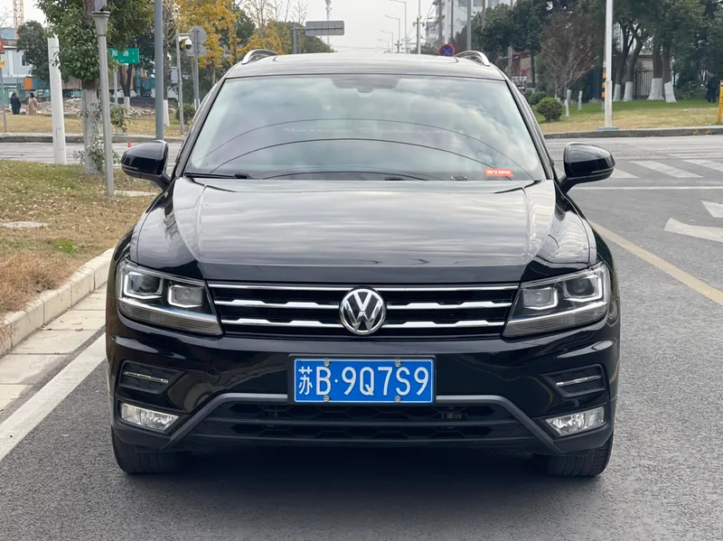 Volkswagen Tiguan L 2020 330TSI Automatic two-wheel drive panoramic comfort version Country VI exterior photo 2 Volkswagen Tiguan L 2020 330TSI Automatic two-wheel drive panoramic comfort version Country VI exterior photo 2