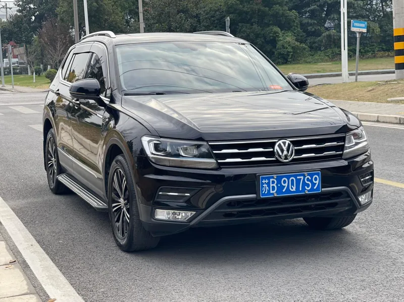 Volkswagen Tiguan L 2020 330TSI Automatic two-wheel drive panoramic comfort version Country VI exterior photo 3 Volkswagen Tiguan L 2020 330TSI Automatic two-wheel drive panoramic comfort version Country VI exterior photo 3