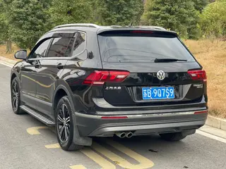 Volkswagen Tiguan L 2020 330TSI Automatic two-wheel drive panoramic comfort version Country VI exterior photo 6 Volkswagen Tiguan L 2020 330TSI Automatic two-wheel drive panoramic comfort version Country VI exterior photo 6
