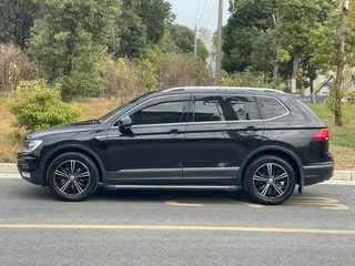 Volkswagen Tiguan L 2020 330TSI Automatic two-wheel drive panoramic comfort version Country VI exterior photo 7 Volkswagen Tiguan L 2020 330TSI Automatic two-wheel drive panoramic comfort version Country VI exterior photo 7