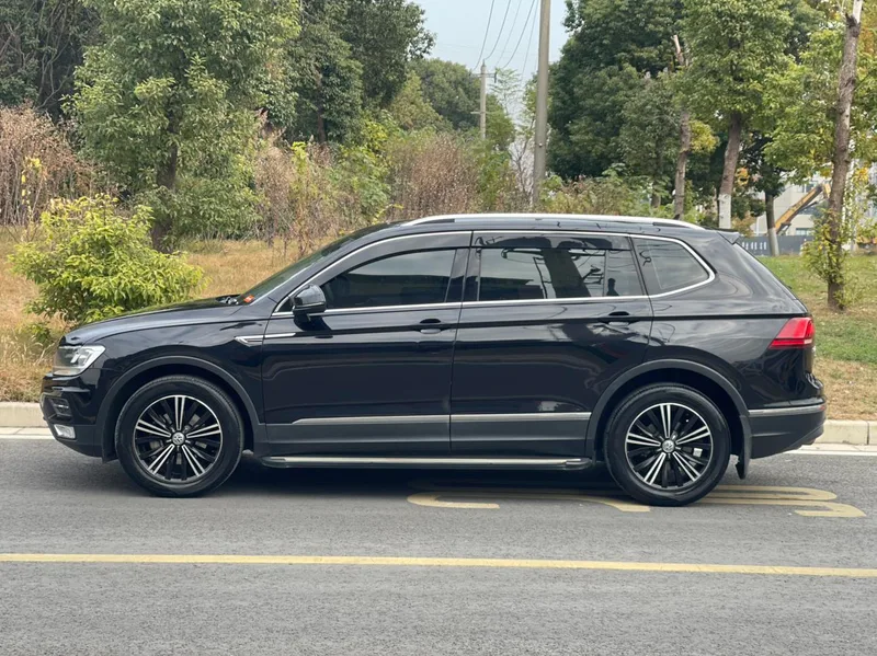 Volkswagen Tiguan L 2020 330TSI Automatic two-wheel drive panoramic comfort version Country VI exterior photo 7 Volkswagen Tiguan L 2020 330TSI Automatic two-wheel drive panoramic comfort version Country VI exterior photo 7