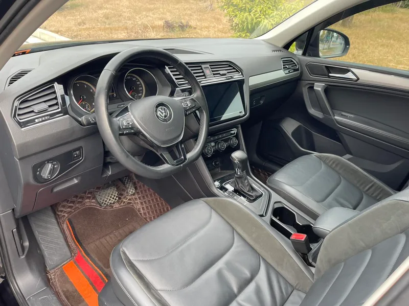 Volkswagen Tiguan L 2020 330TSI Automatic two-wheel drive panoramic comfort version Country VI exterior photo 9 Volkswagen Tiguan L 2020 330TSI Automatic two-wheel drive panoramic comfort version Country VI exterior photo 9