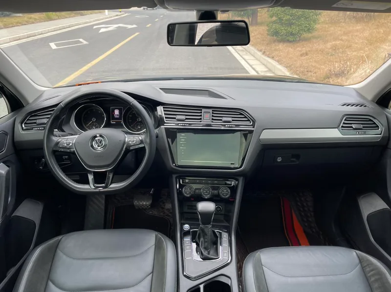 Volkswagen Tiguan L 2020 330TSI Automatic two-wheel drive panoramic comfort version Country VI interior photo 11 Volkswagen Tiguan L 2020 330TSI Automatic two-wheel drive panoramic comfort version Country VI interior photo 11