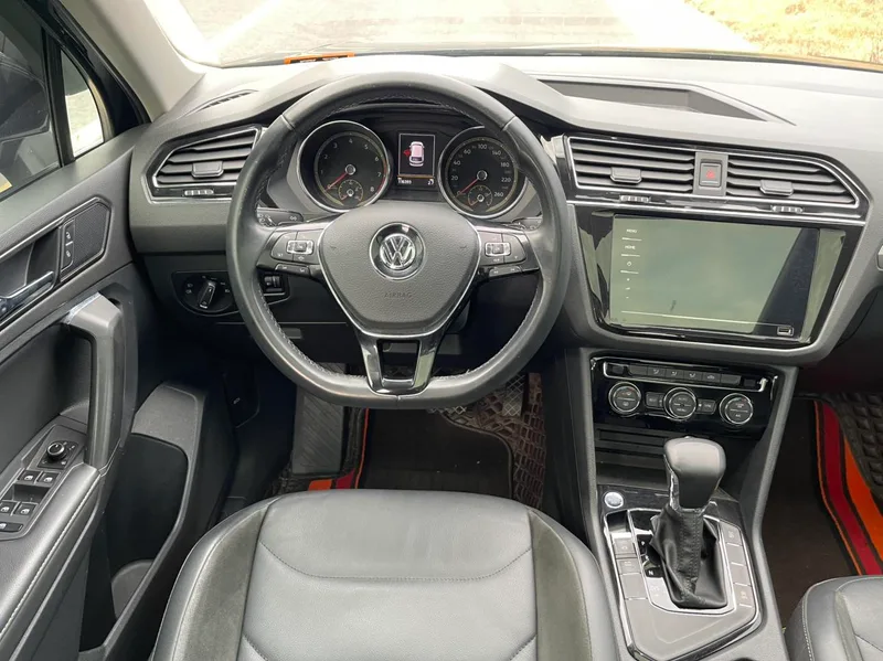 Volkswagen Tiguan L 2020 330TSI Automatic two-wheel drive panoramic comfort version Country VI interior photo 12 Volkswagen Tiguan L 2020 330TSI Automatic two-wheel drive panoramic comfort version Country VI interior photo 12