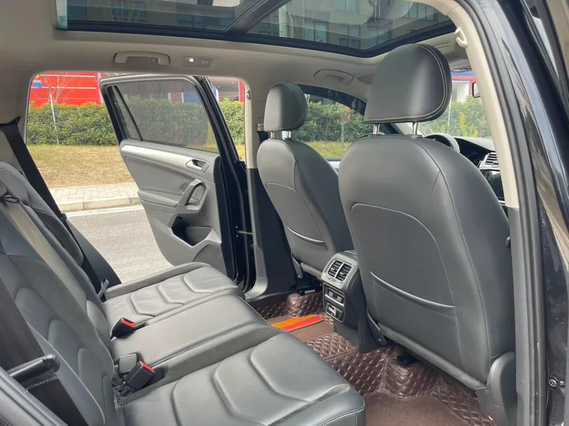 Volkswagen Tiguan L 2020 330TSI Automatic two-wheel drive panoramic comfort version Country VI interior photo 13 Volkswagen Tiguan L 2020 330TSI Automatic two-wheel drive panoramic comfort version Country VI interior photo 13