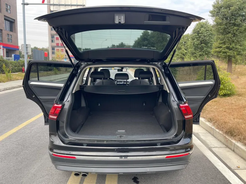 Volkswagen Tiguan L 2020 330TSI Automatic two-wheel drive panoramic comfort version Country VI interior photo 14 Volkswagen Tiguan L 2020 330TSI Automatic two-wheel drive panoramic comfort version Country VI interior photo 14