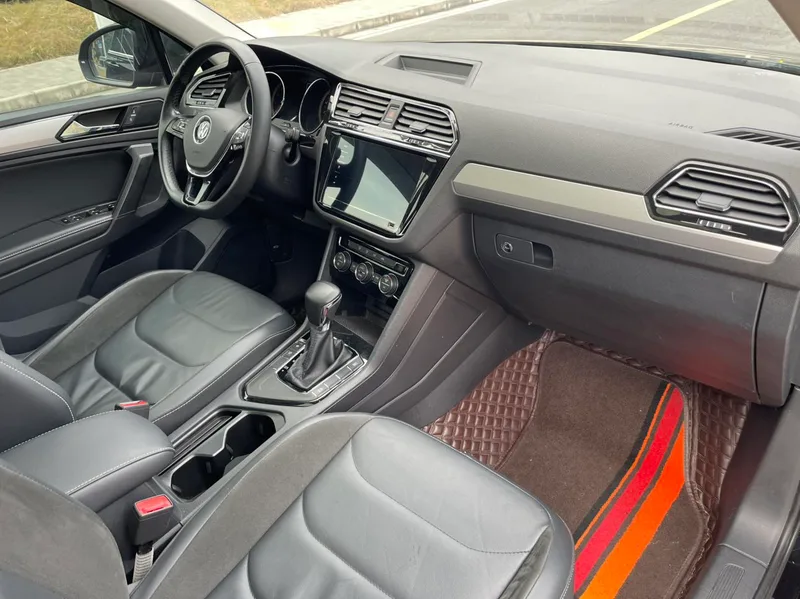 Volkswagen Tiguan L 2020 330TSI Automatic two-wheel drive panoramic comfort version Country VI interior photo 15 Volkswagen Tiguan L 2020 330TSI Automatic two-wheel drive panoramic comfort version Country VI interior photo 15