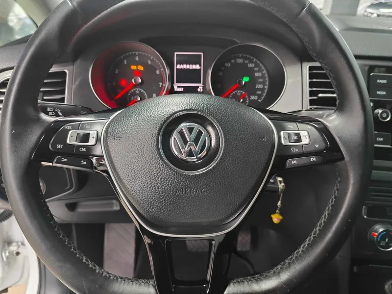 Volkswagen Golf Sportsvan 2018 230TSI automatic aggressive type interior photo 9 Volkswagen Golf Sportsvan 2018 230TSI automatic aggressive type interior photo 9