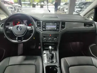 Volkswagen Golf Sportsvan 2018 230TSI automatic aggressive type interior photo 12 Volkswagen Golf Sportsvan 2018 230TSI automatic aggressive type interior photo 12