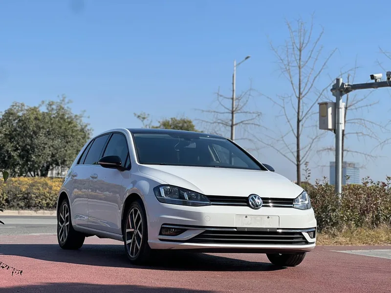Volkswagen Golf 2020 280TSI DSG Confortable extérieur photo 2 Volkswagen Golf 2020 280TSI DSG Confortable extérieur photo 2