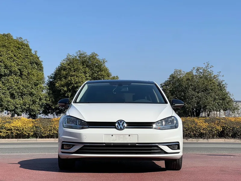 Volkswagen Golf 2020 280TSI DSG Confortable extérieur photo 3 Volkswagen Golf 2020 280TSI DSG Confortable extérieur photo 3