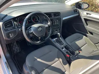 Volkswagen Golf 2020 280TSI DSG Confortable intérieur photo 11 Volkswagen Golf 2020 280TSI DSG Confortable intérieur photo 11