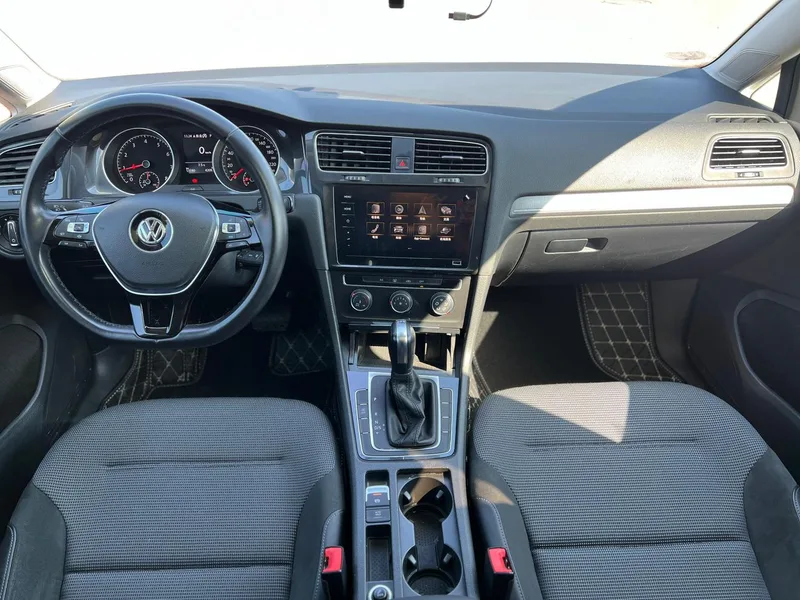 Volkswagen Golf 2020 280TSI DSG Confortable intérieur photo 12 Volkswagen Golf 2020 280TSI DSG Confortable intérieur photo 12