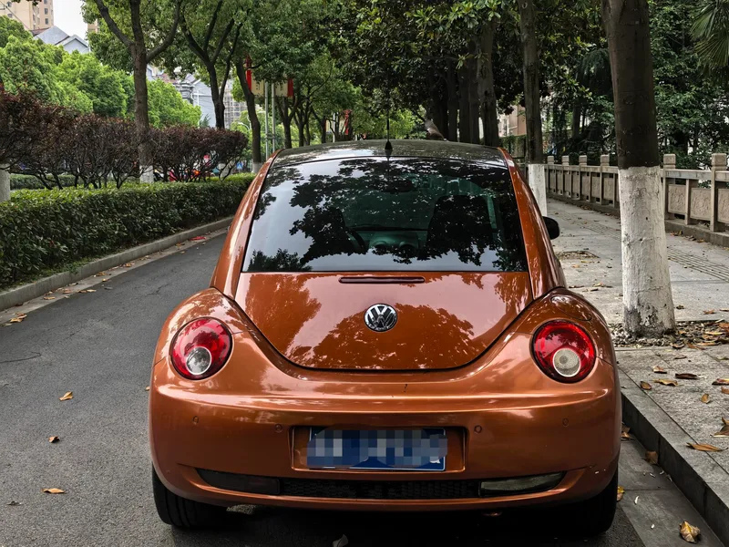 Volkswagen Beetle 2010 2.0 BlackOrange Comfort Edition exterior photo 4 Volkswagen Beetle 2010 2.0 BlackOrange Comfort Edition exterior photo 4