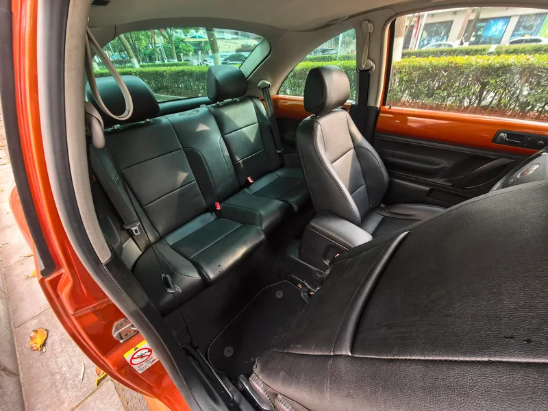 Volkswagen Beetle 2010 2.0 BlackOrange Comfort Edition interior photo 11 Volkswagen Beetle 2010 2.0 BlackOrange Comfort Edition interior photo 11