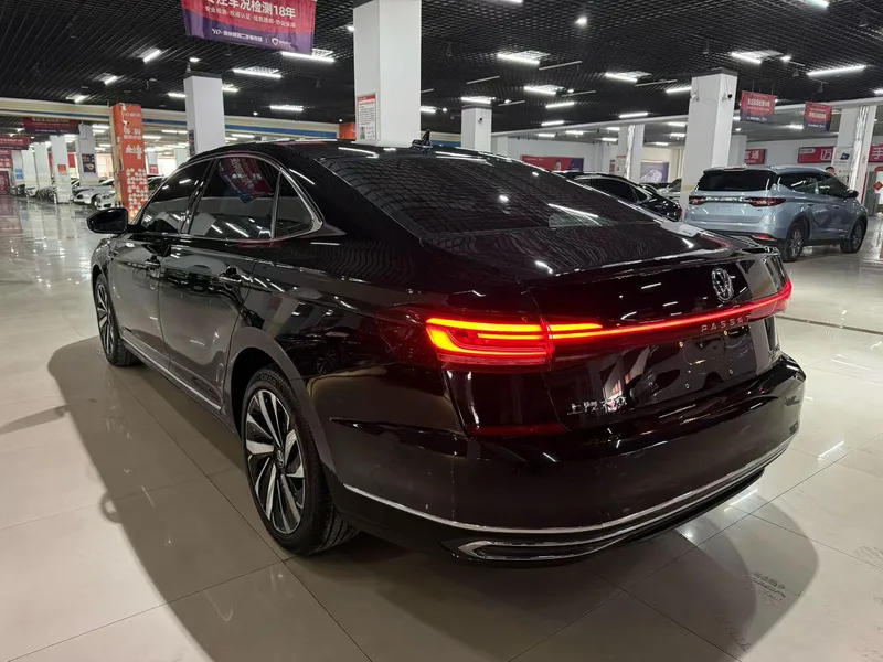 Volkswagen Passat 2023 330TSI Luxury Edition interior photo 9 Volkswagen Passat 2023 330TSI Luxury Edition interior photo 9