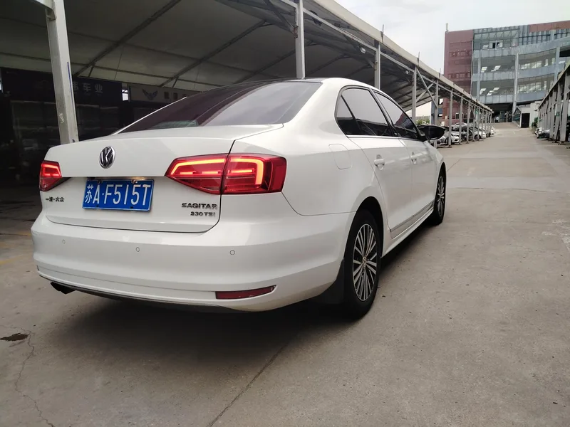 Volkswagen Sagitar 2016 230TSI 25 Anniversary Edition exterior photo 4 Volkswagen Sagitar 2016 230TSI 25 Anniversary Edition exterior photo 4
