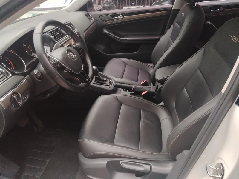 Volkswagen Sagitar 2016 230TSI 25 Anniversary Edition interior photo 8 Volkswagen Sagitar 2016 230TSI 25 Anniversary Edition interior photo 8