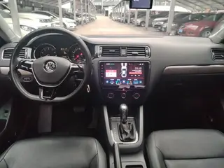Volkswagen Sagitar 2016 230TSI 25 Anniversary Edition interior photo 9 Volkswagen Sagitar 2016 230TSI 25 Anniversary Edition interior photo 9