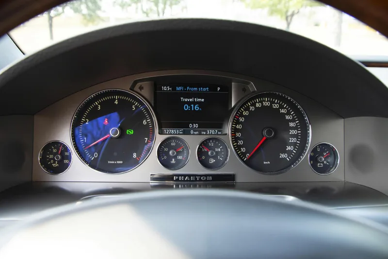 Volkswagen Phaeton 2014 3.0L Administrative interior photo 18 Volkswagen Phaeton 2014 3.0L Administrative interior photo 18