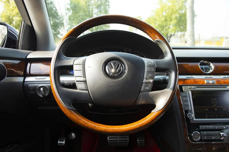 Volkswagen Phaeton 2014 3.0L Administrative interior photo 20 Volkswagen Phaeton 2014 3.0L Administrative interior photo 20