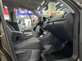 Volkswagen Tiguan 2016 280TSI Automatic Two-Drive Silk Road Fashion Edition exterior photo 7 Volkswagen Tiguan 2016 280TSI Automatic Two-Drive Silk Road Fashion Edition exterior photo 7