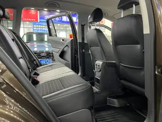 Volkswagen Tiguan 2016 280TSI Automatic Two-Drive Silk Road Fashion Edition interior photo 8 Volkswagen Tiguan 2016 280TSI Automatic Two-Drive Silk Road Fashion Edition interior photo 8
