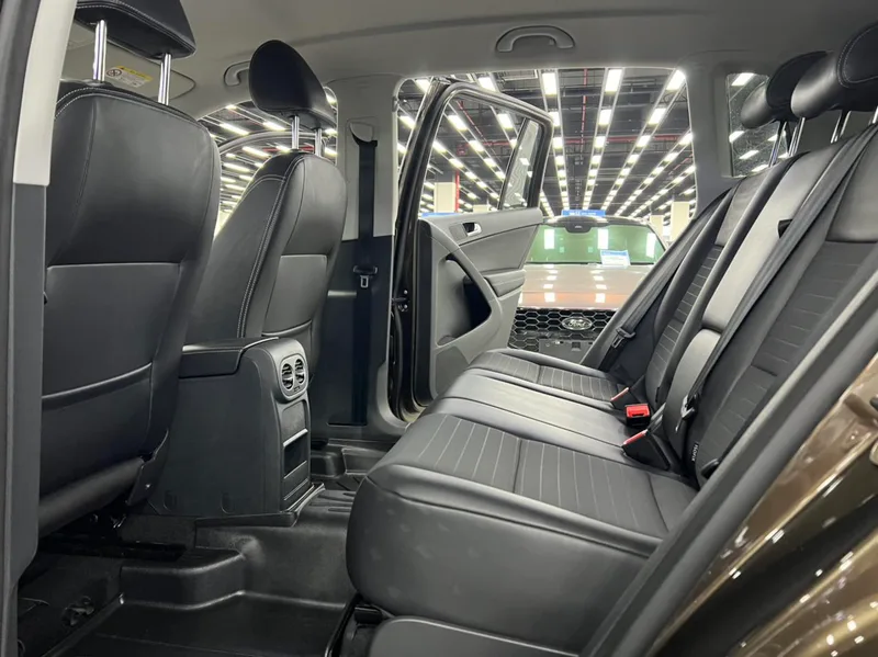 Volkswagen Tiguan 2016 280TSI Automatic Two-Drive Silk Road Fashion Edition interior photo 9 Volkswagen Tiguan 2016 280TSI Automatic Two-Drive Silk Road Fashion Edition interior photo 9