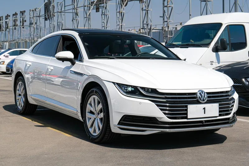 Volkswagen CC 2020 330TSI Version Huayan État VI extérieur photo 2 Volkswagen CC 2020 330TSI Version Huayan État VI extérieur photo 2