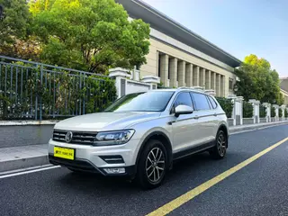 Volkswagen Tiguan L 2018 Mise à jour 330TSI Édition de luxe automatique à deux roues motrices