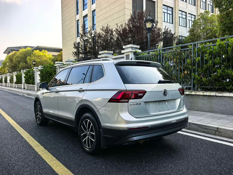 Volkswagen Tiguan L 2018 Restyling 330TSI Automatic Two-Drive Deluxe Edition exterior photo 5 Volkswagen Tiguan L 2018 Restyling 330TSI Automatic Two-Drive Deluxe Edition exterior photo 5