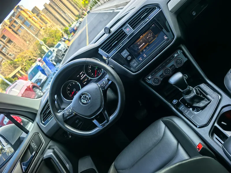 Volkswagen Tiguan L 2018 Restyling 330TSI Automatic Two-Drive Deluxe Edition exterior photo 6 Volkswagen Tiguan L 2018 Restyling 330TSI Automatic Two-Drive Deluxe Edition exterior photo 6