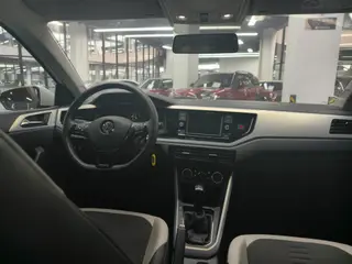 Volkswagen Polo 2019 Plus 1.5L Versión de tecnología colorida automática interior foto 8 Volkswagen Polo 2019 Plus 1.5L Versión de tecnología colorida automática interior foto 8