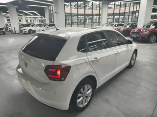 Volkswagen Polo 2019 Plus 1.5L Versión de tecnología colorida automática interior foto 12 Volkswagen Polo 2019 Plus 1.5L Versión de tecnología colorida automática interior foto 12