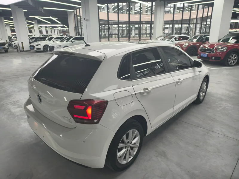 Volkswagen Polo 2019 Plus 1.5L Versión de tecnología colorida automática interior foto 12 Volkswagen Polo 2019 Plus 1.5L Versión de tecnología colorida automática interior foto 12