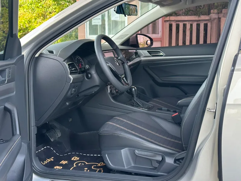 Volkswagen Lavida 2019 1.5L Automatic Vision Edition Country VI exterior photo 4 Volkswagen Lavida 2019 1.5L Automatic Vision Edition Country VI exterior photo 4
