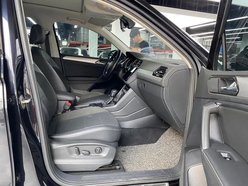 Volkswagen Tiguan L 2020 330TSI Automatic two-wheel drive panoramic comfort version China V exterior photo 5 Volkswagen Tiguan L 2020 330TSI Automatic two-wheel drive panoramic comfort version China V exterior photo 5