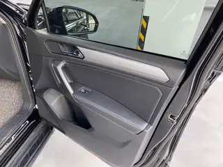 Volkswagen Tiguan L 2020 330TSI Automatic two-wheel drive panoramic comfort version China V exterior photo 8 Volkswagen Tiguan L 2020 330TSI Automatic two-wheel drive panoramic comfort version China V exterior photo 8