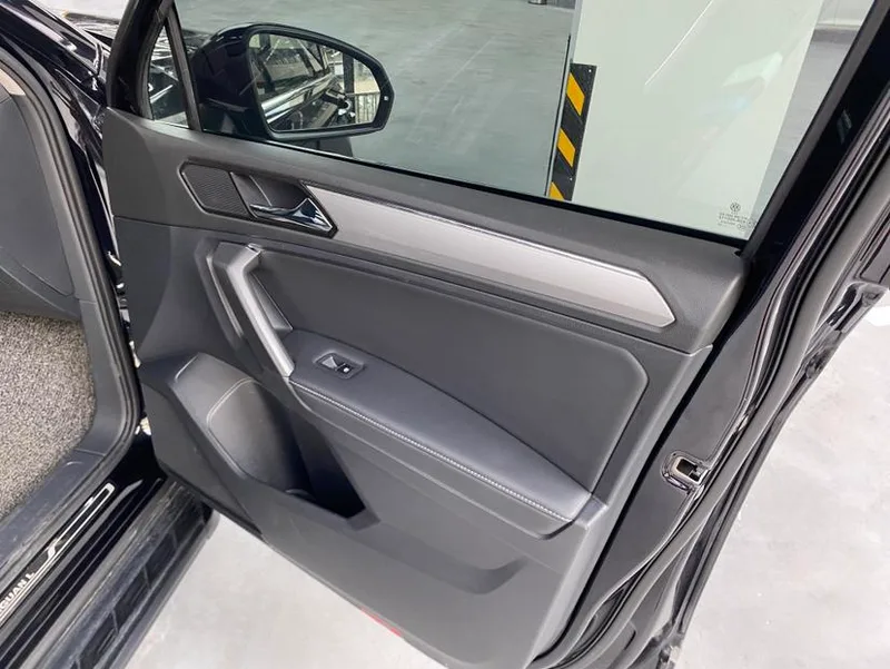 Volkswagen Tiguan L 2020 330TSI Automatic two-wheel drive panoramic comfort version China V exterior photo 8 Volkswagen Tiguan L 2020 330TSI Automatic two-wheel drive panoramic comfort version China V exterior photo 8