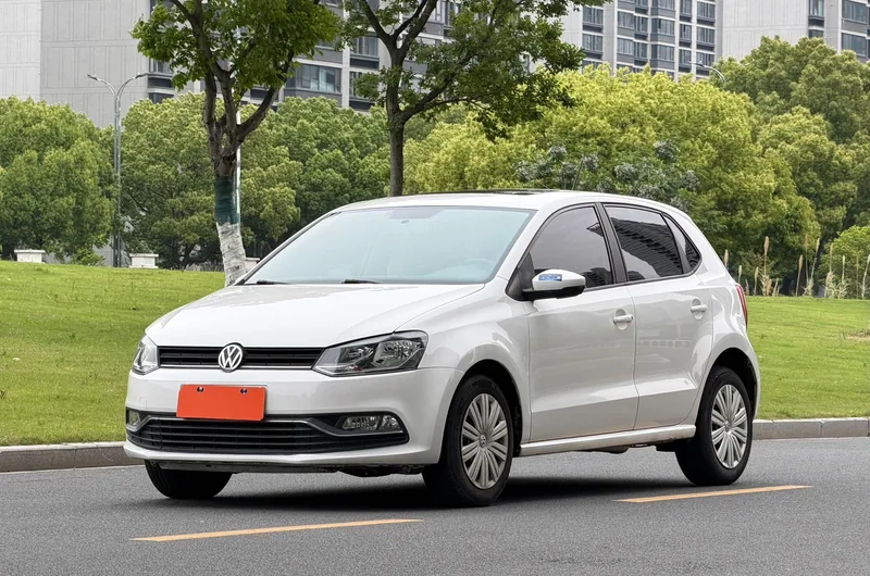 Volkswagen Polo 2016 1.6L Automatic Comfort Type exterior photo 1 Volkswagen Polo 2016 1.6L Automatic Comfort Type exterior photo 1