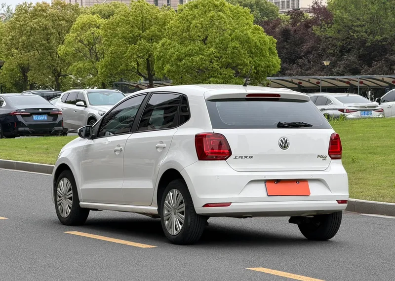 Volkswagen Polo 2016 1.6L Automatic Comfort Type exterior photo 5 Volkswagen Polo 2016 1.6L Automatic Comfort Type exterior photo 5