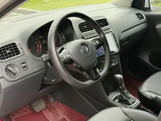 Volkswagen Polo 2016 1.6L Automatic Comfort Type interior photo 9 Volkswagen Polo 2016 1.6L Automatic Comfort Type interior photo 9