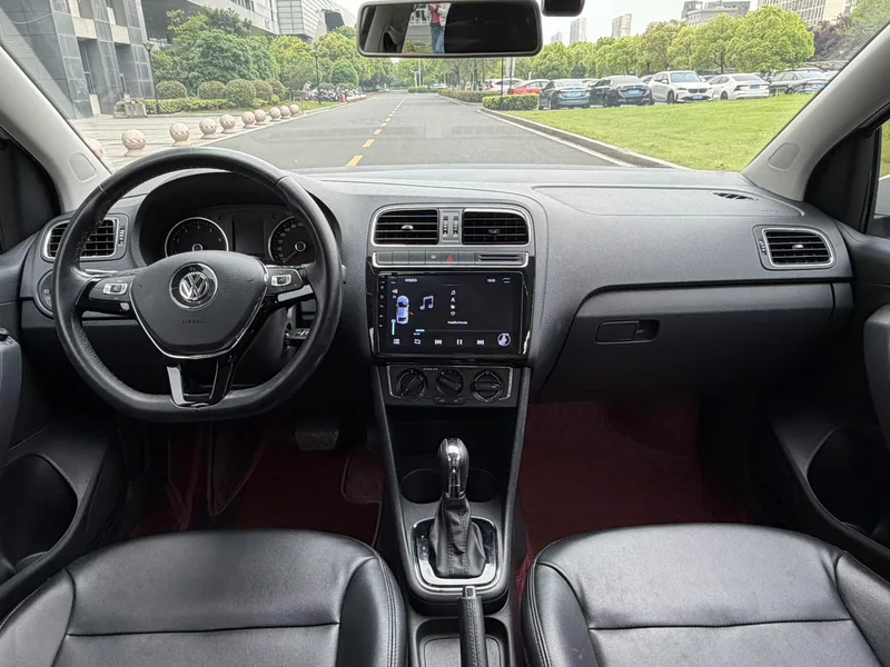 Volkswagen Polo 2016 1.6L Automatic Comfort Type interior photo 10 Volkswagen Polo 2016 1.6L Automatic Comfort Type interior photo 10
