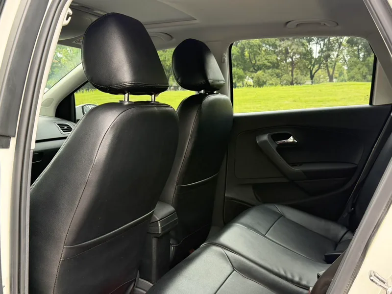 Volkswagen Polo 2016 1.6L Automatic Comfort Type interior photo 11 Volkswagen Polo 2016 1.6L Automatic Comfort Type interior photo 11