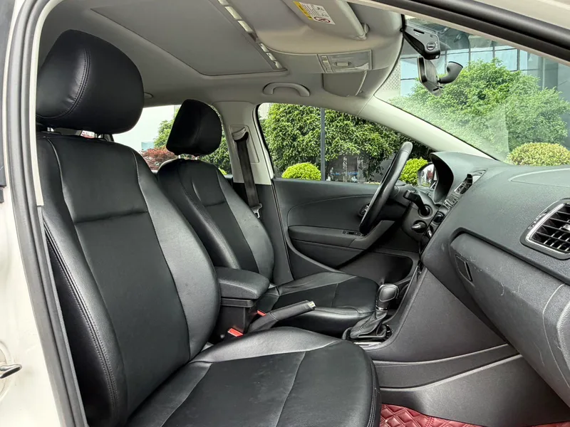 Volkswagen Polo 2016 1.6L Automatic Comfort Type interior photo 12 Volkswagen Polo 2016 1.6L Automatic Comfort Type interior photo 12