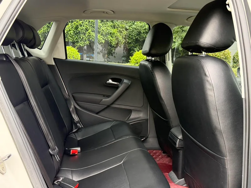 Volkswagen Polo 2016 1.6L Automatic Comfort Type interior photo 13 Volkswagen Polo 2016 1.6L Automatic Comfort Type interior photo 13